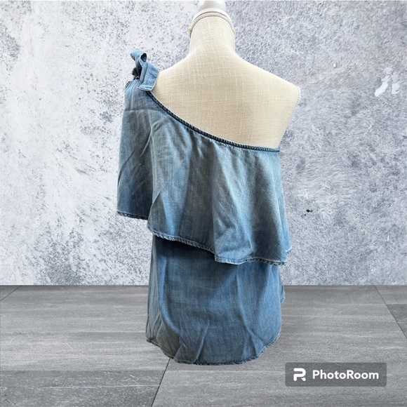 Cloth and Stone sz MD denim cold shoulder top tie corner fits like LG - Picture 2 of 7